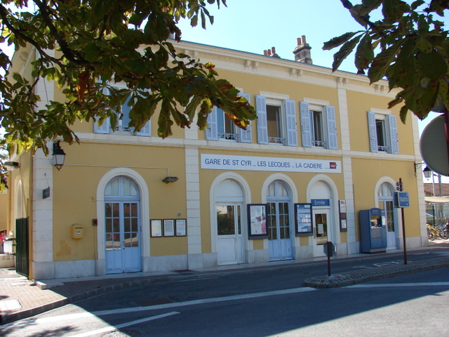 St Cyr station