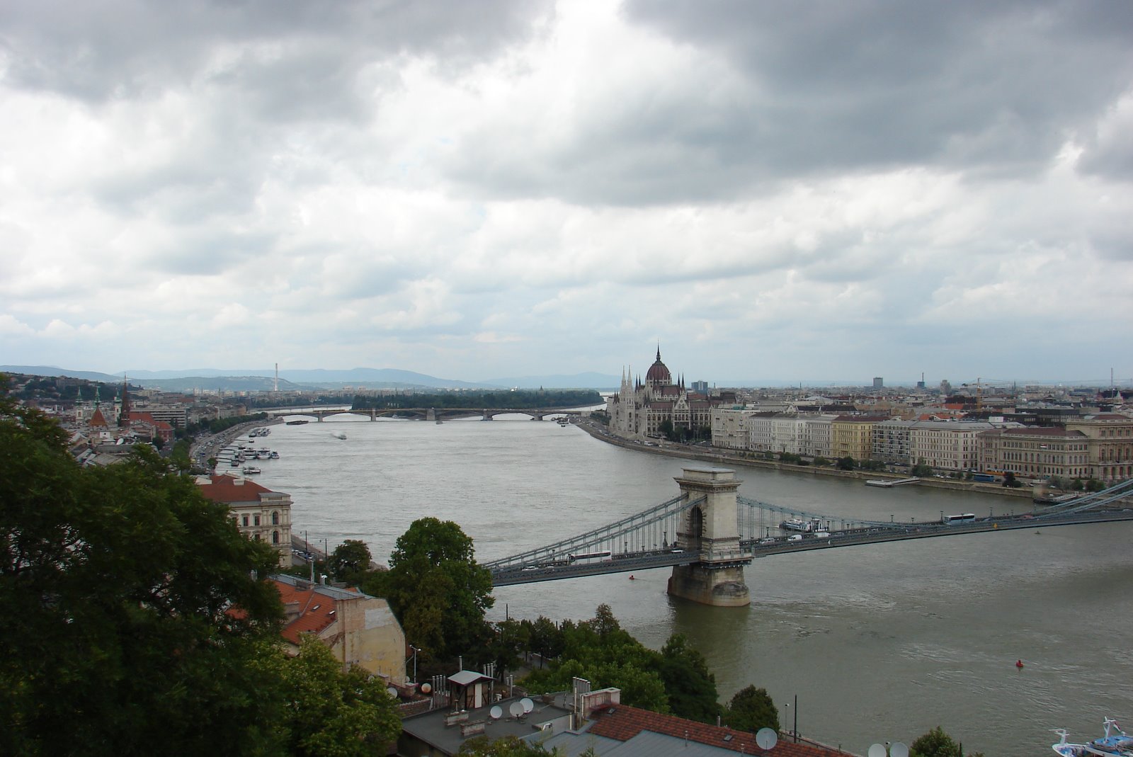 zicht op de Donaubrug