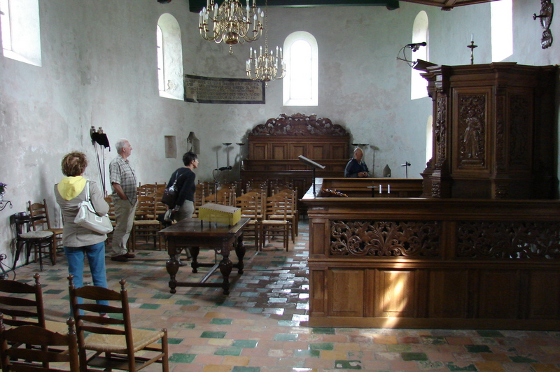 interieur kerkje Ezinge