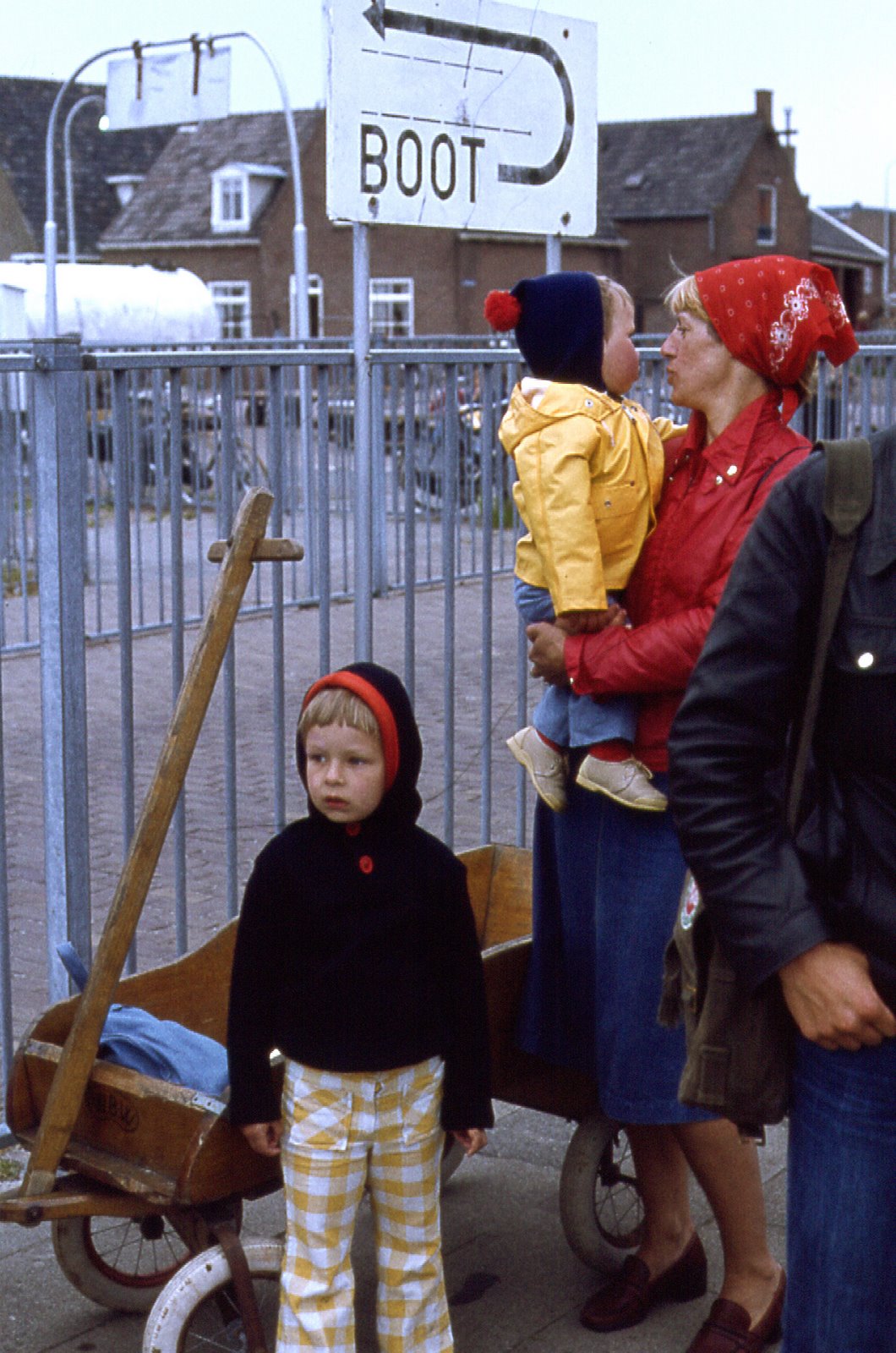 Vlieland 1977 wachten op de boot